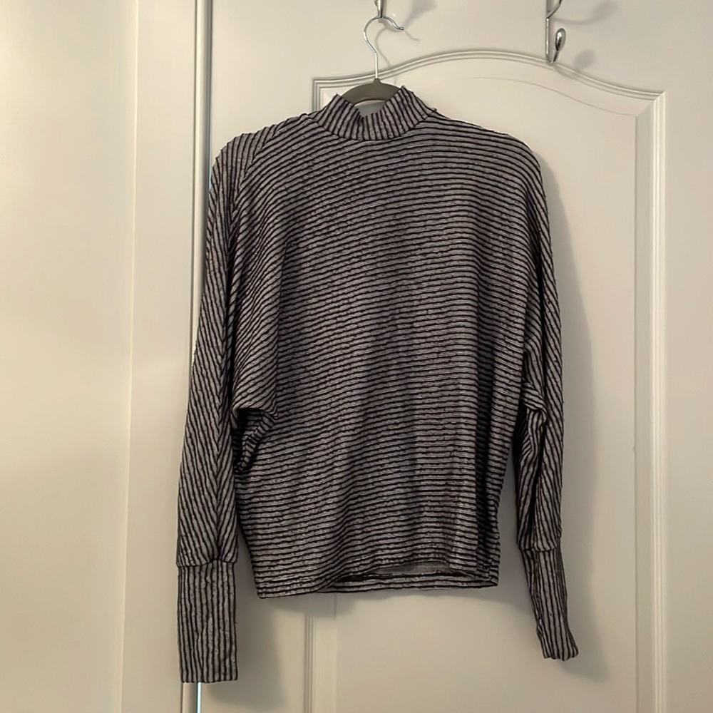 URBAN OUTFITTERS MOCK NECK NAVY AND WHITE STRIPED SWEATER SIZE S